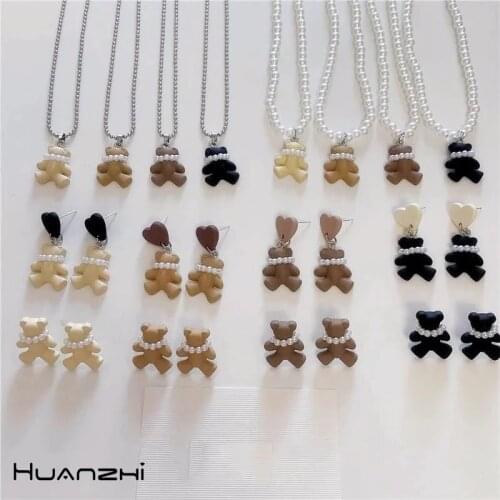HUANZHI 2021 New Acrylic Resin Multi-color Bear Pearl Pendant Metal Circle Beads Necklace for Women Girls Party Travel Jewelry