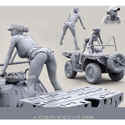 1/35 Resin Kits Modern Terrain Vehicle Beauty Driving Resin Soldier (50mm) Self-assembled A-023