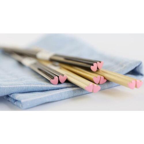 1Pair Natural Wood Love Heart Chopsticks Chinese Stylish Light Weight Chopsticks Eco-friendly Durable Kitchen Tableware