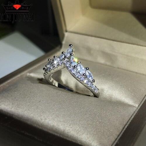 Korean version of the new wild V-shaped double row simple high-carbon couple crown diamond ring party young woman noble jewelry