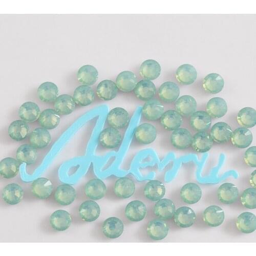 Aderu pacific opal 724 super shiny lead free crystal hot fix rhinestone for nail ornament garment shoe scarf phone decoration
