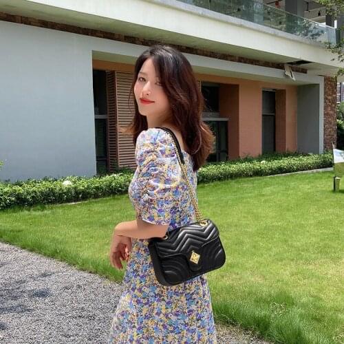 Fashion retro light and versatile one-shoulder messenger ribbed hardware lock chain casual small square bag