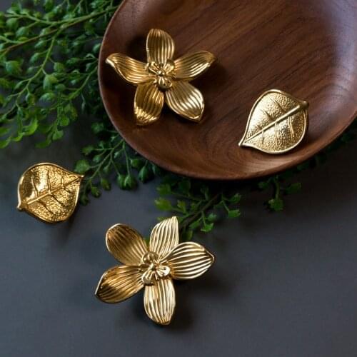 Home Creative Furniture Handles Nordic Brass Flower Knob Wardrobe Cabinet Handle Drawer Knob Single Hole Luxurious Copper Handle