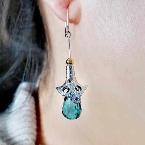 New Creative Soul Sleeper Earrings Light Blue Stone Crystal Waterdrop Flower Earrings for Women Girl Chic Gold Stamen Jewelry