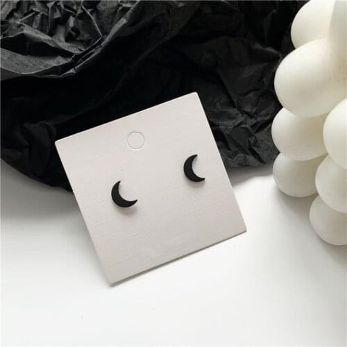 Fashion Simple Mini Black Moon Stud Earrings Korean Cute Crescent Earrings for Women Men Kids Girls Ear Jewelry Gift Wholesale