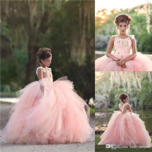 2021 Pink 3D Flowers Flower Girl Dresses Scoop Neck Lace Applique Ruffles Girls Pageant Gowns Children Ball Gown Kids Prom Party