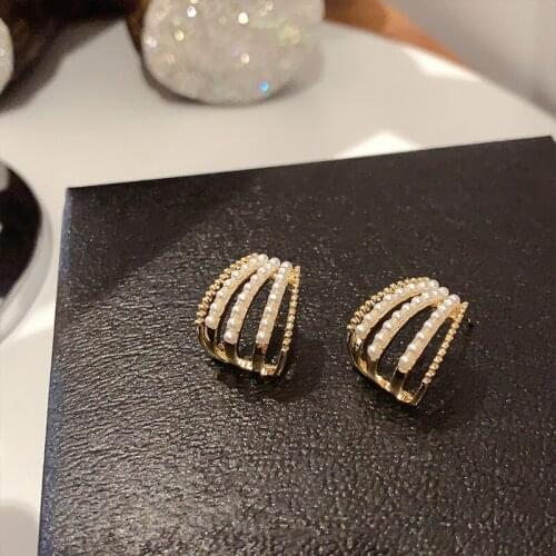 YAOLOGE 2021 New Gold Color Shell Pearl Stud Earrings Trendy Cute Simple Alloy Earrings For Women Gift Fashion Party Jewelry