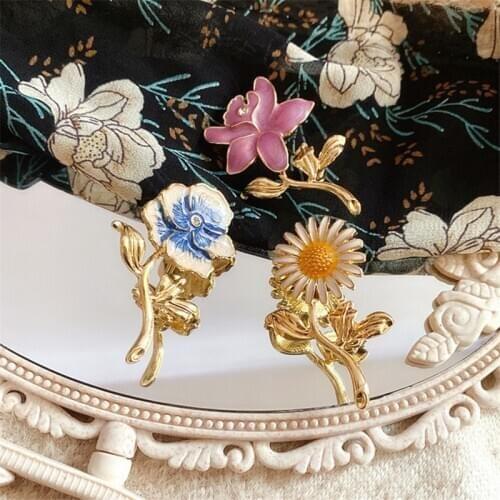 HUANZHI 2020 New Metal Enamel Drip Glaze Daisy Iris lilac Flowers Brooch for Women Man Autumn Winter Coat Accessories Jewelry