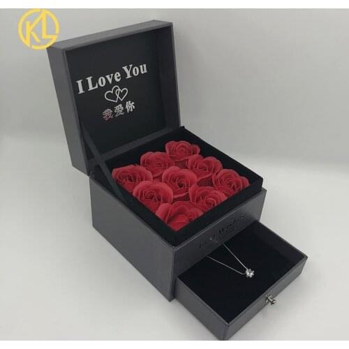 1pc Luxurious Necklaces Gift Box with 9pcs Artificial Soap Rose Flowers for Love Wedding Engagement Valentines Day Gift