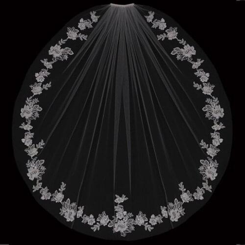 2021 One Layer Short Wedding Veils with Comb Lace Beads Floral Appliques Custom Made 150cm Bridal Veil Elbow Length