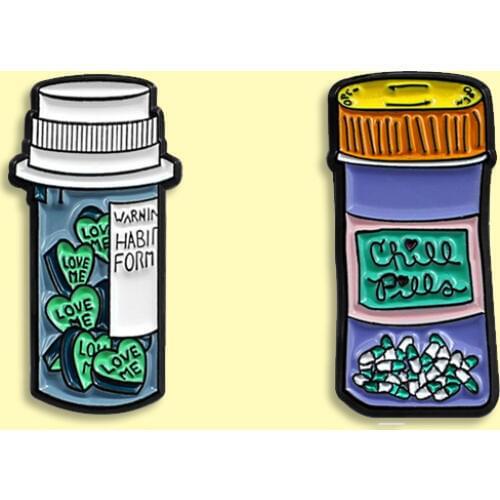 Heart Shape LOVE ME Pill Enamel Pin Green Capsule CHILL PILL Brooch Backpack Clothes Lapel Pin Mediacl Jewelry Gift for Friends