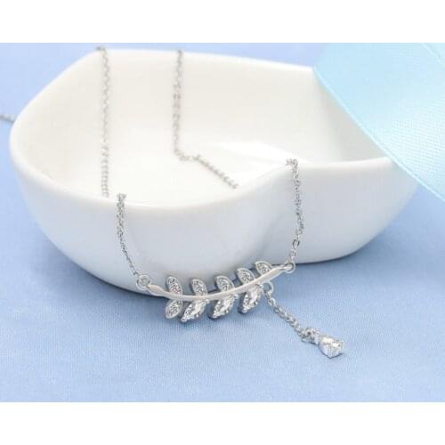 Mozanstone Leaves Pendants Necklace For Women Exquisite Chain Unique Design Wedding Accessories Chic Wholesale Female Jewelry