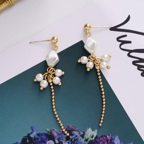 Jaeeyin 2021 New Trendy Elegant Unusual Long Bead Chain White Irregular Pearl Decorate Earrings Girls Dancing Party Banquet Gift