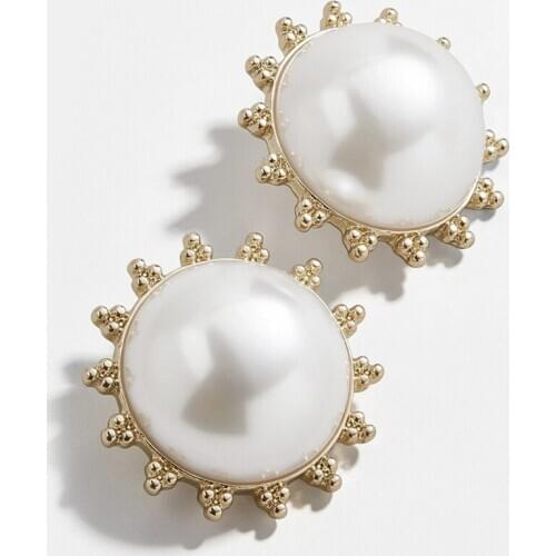 2020 European American Hot Selling Simple and Fashionable Big Pearl Earrings Round Earrings All-match Jacket Brooch Wholesale