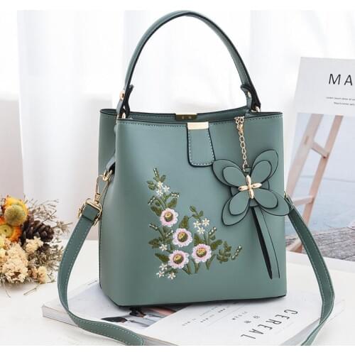 Winter New Female Bag Fashion Leisure Embroidered Handbag Square Bucket Bag Flower Decoration Shoulder Messenger Bag