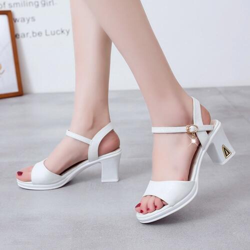 Summer Fish-Snout Fashion Chunky With A Buckle Belt In The Heel With Water Drilling High Heel Sandals