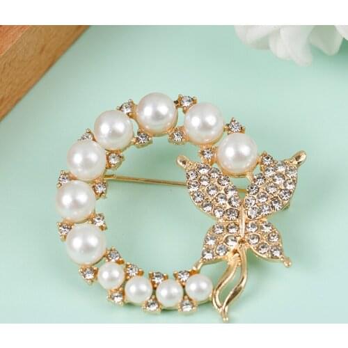 Pearl Rhinestone Wreath Butterfly Brooch for Women Baroque Trendy Elegant Circle Leaf Brooch Pins Party Wedding Gifts