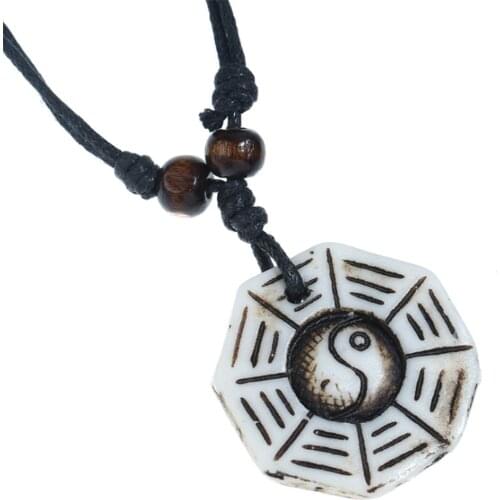 Vintage Style Resin Taiji Gossip Pendant Necklace Yin Yang Wood Beads Adjustable Rope Chain Necklace For Woman Men Jewelry