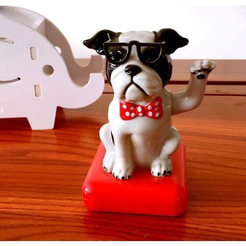 1pcs Car accessories Ornament lovely Solar Powered Shaking Swing Head Dog cute car Dog Doll Automobile Decoration Dashboard Toy