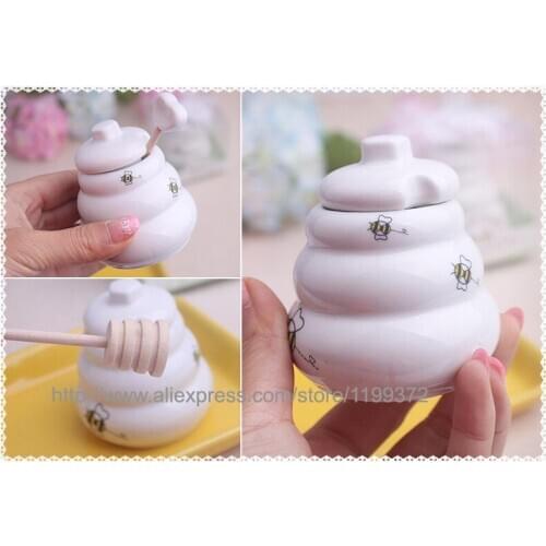 Nice 200pcs wedding supplies "Meant to Bee" Ceramic Honey Pot with Wooden Dipper , party favors shaker