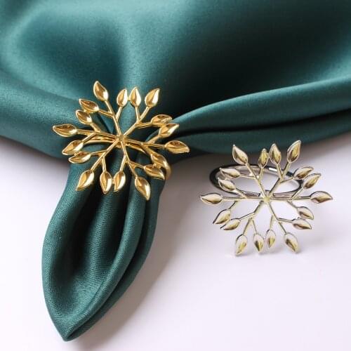 12PCS/Metal Christmas Series Creative Snowflake Napkin Ring Desktop Decoration For Christmas Family Party Reception