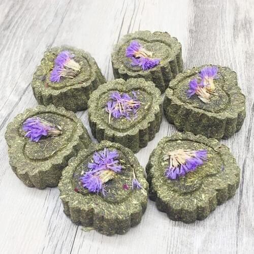 1pc Bite-Resistant Hamster Chew Toy Flower Heart Decor Hamster Teething Toy Small Animal Chewing Pet Supplies Random Color