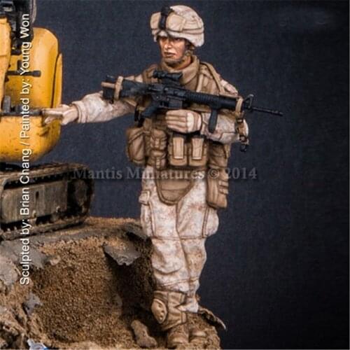 WWII Soldier Resin Figure 1/35 Scale Model Figure Resin Kit Colorless Self-Assembled Toy