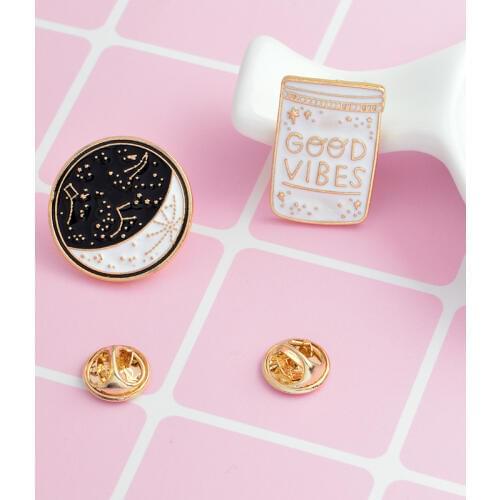 GOOD VIBES Badge Pin Round Black and White Star Enamel Metal Brooch Clothes Backpack Fashion Trendy Jewelry Accessories Gift