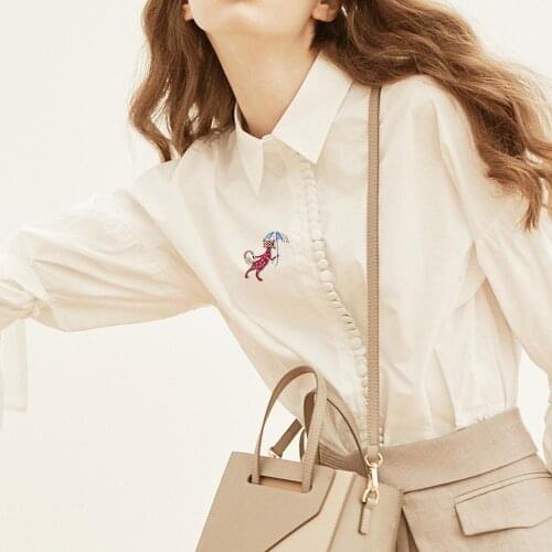 Cute Cat under Umbrella Brooch for Women Kids Gifts Fashion Enamel Animal Brooches Pins Bag Hat Party Accessories 2020 New Pin