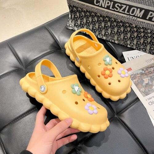 YSHUNIJ Hole shoes: fashionable for women in summer, Korean version of red sandals for students' dormitory