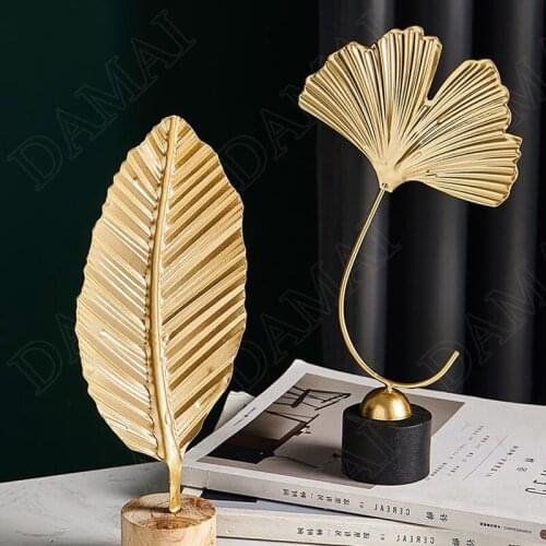 Gilded Metal Statue Creativity Living Room Statuette TV Cabinet Standing Statues European Style Home Decoration Modern Ornaments