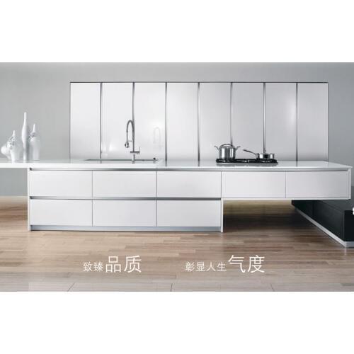 White glossy kitchen cabinet doors
