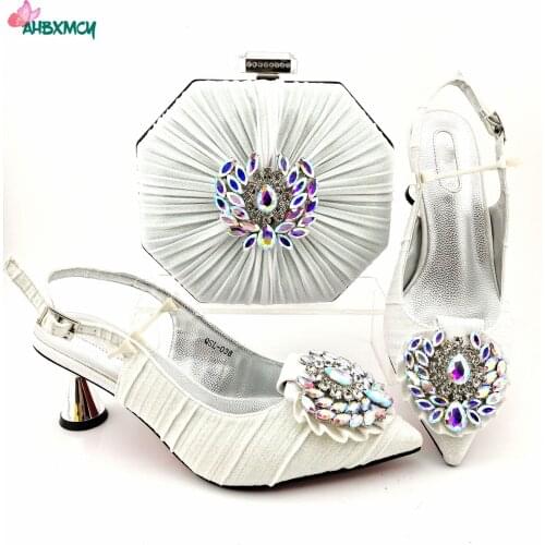 2022 Spring New Coming Hot Sale Italian Mature Women Shoes and Bag Set in White Color Specials Design Pumps for Party