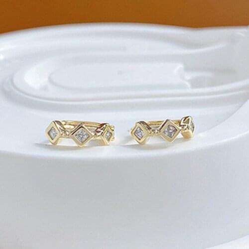 Korea Dongdaemun Simple Diamond-shaped Zircon 14k Gold-plated Small Ear Buckle Earrings for Woman Daily Stud Earring