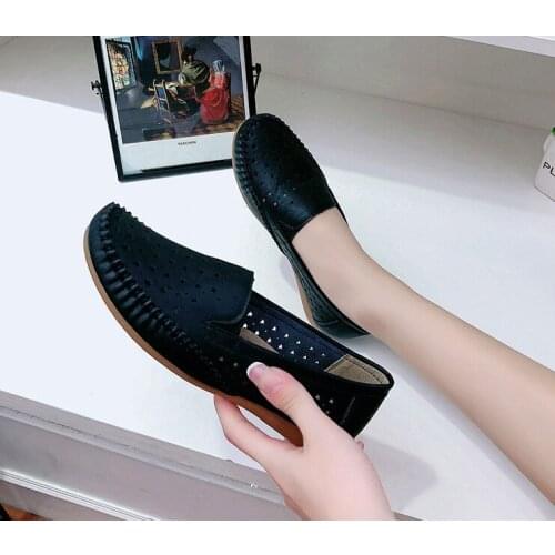 New Womens Peas Shoes Fashion Hollow Breathable Soft Bottom Non-slip Womens Shoes Casual Comfortable Nurse Shoes Women