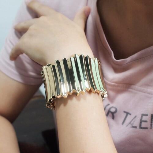 2020 New Punk Miami Cuban Popular Hollow Exaggerated Bracelet Alloy Independent Aesthetic Accessories Womens Wholesale