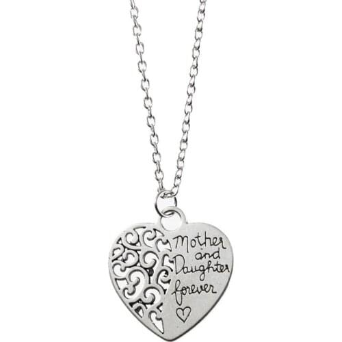 Fashion New Temperament Accessories Hollow Peach Heart Eternal Love Pendant Necklace