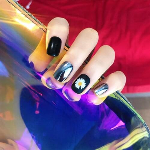 24pcs Black Silver Daisys Wear Short Paragraph Fashion Manicure Patch False Nails Save Time Wearable Nail Patch Nail Art