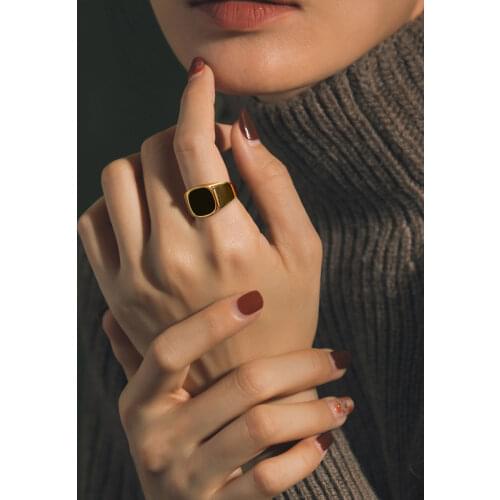 Black Stone Band Statement RingTitanium With 18 K Gold Women Jewlery Designer T Show Club Cocktail Party Rare Japan Korean