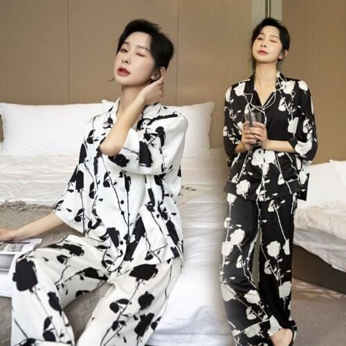 Summer Pajamas Sets Womens Fashion Ice Silk Thin Soft Black White Rose Printing Sleepwear Satin Loose Bat Cardigan Home Gowns