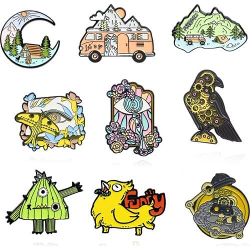Tour Bus Mountain camping Lapel Pin Mechanical elderly bird Brooches Peacock Dance butterfly Chicken head Dog body Fun Badge
