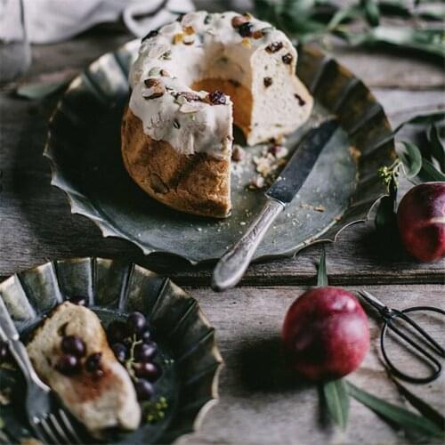 Unique Floral Rim Creative Retro Metal Food Tray Round Iron Storage Plate Pastoral Bread Fruit Tray For Home Wedding Party