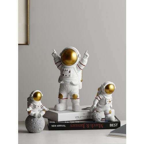 Nordic Modern Astronaut miniature figurines Resin Craft Home fairy garden desk decoration Furnishing articles room accessories