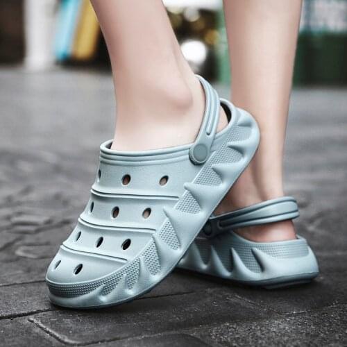 2021 womens casual Clogs Breathable beach sandals valentine slippers summer slip on women flip flops shoes home shoes for women