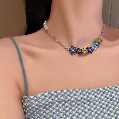 VSnow Statement Irregular Multicolor Flower Pearl Chokers Necklace for Women Contrasted Fashion Asymmetry Chain Necklace Jewelry