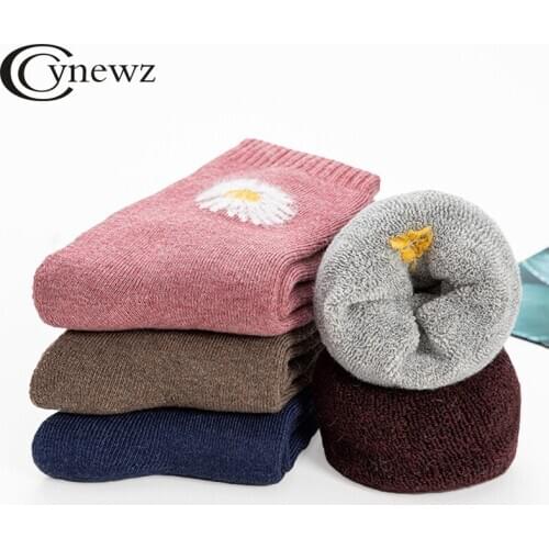 Winter Cotton Womens Socks Keep Warm Thicken Therma Embroidery Daisy Women Crew Socks Comfortable Autumn Female Knitted Socks