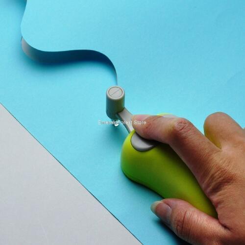 The curve can also cut the paper cutter smoothly. Japanese prize stationery, safety cutters