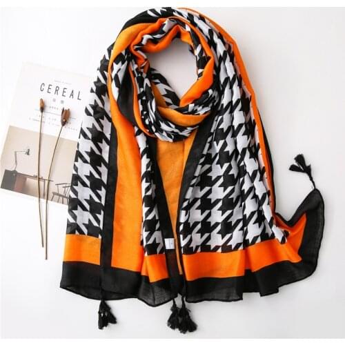 2021 Autumn And Winter Women Lattice Print Scarves Tourism Fashion Flower Seaside Beach Sunscreen Quality Cotton Material Shawl