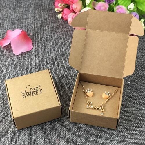 50sets 6.5x6.5cm kraft New fashion printing "Love is SWEET" Jewelry display case accept custom logo retro classic