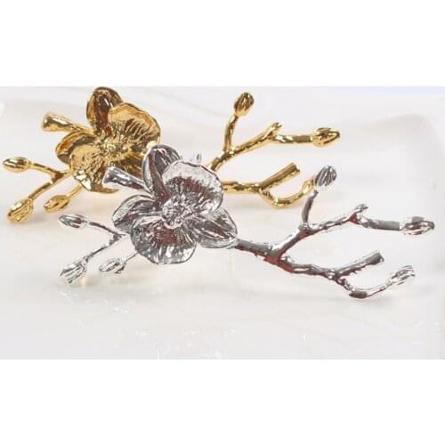 Metal Chinese Creative Plum Blossom Napkin Ring Desktop Decoration Hotel Cocktail Party Wedding Banquet Festive Family Dinner